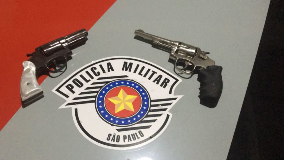 Dois são presos com armas de fogo em Marília