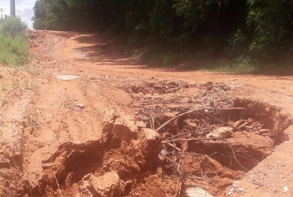 Chuva deixa Estrada do Pombo quase intrafegável