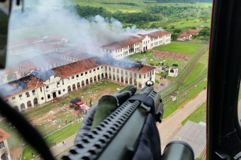 Imagem mostra inscrição do PCC em presídio de Bauru