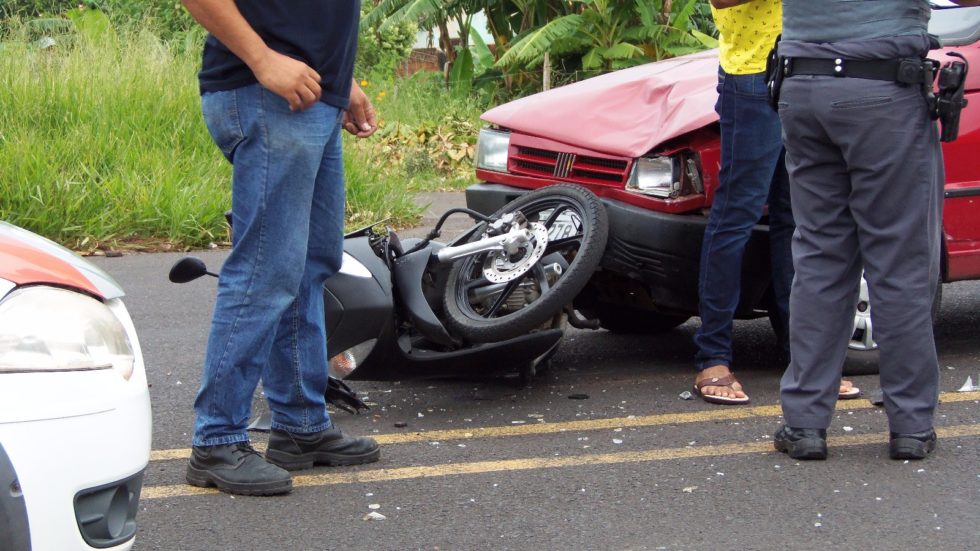 Acidente na Av. Tomé de Souza deixa mulher ferida