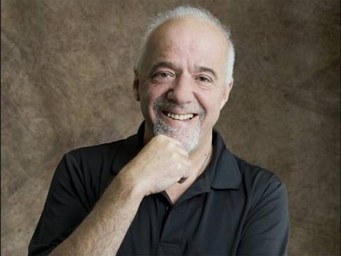 Livros de Paulo Coelho são confiscados na Líbia