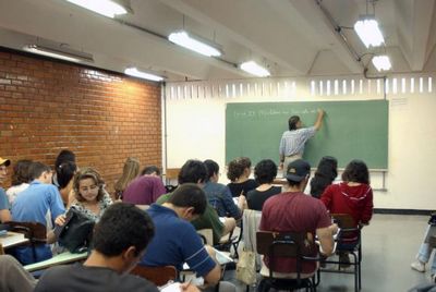 Fies: estudantes poderão renovar contratos a partir do dia 16