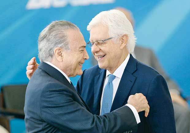 Ministro do STF mantém nomeação de Moreira Franco