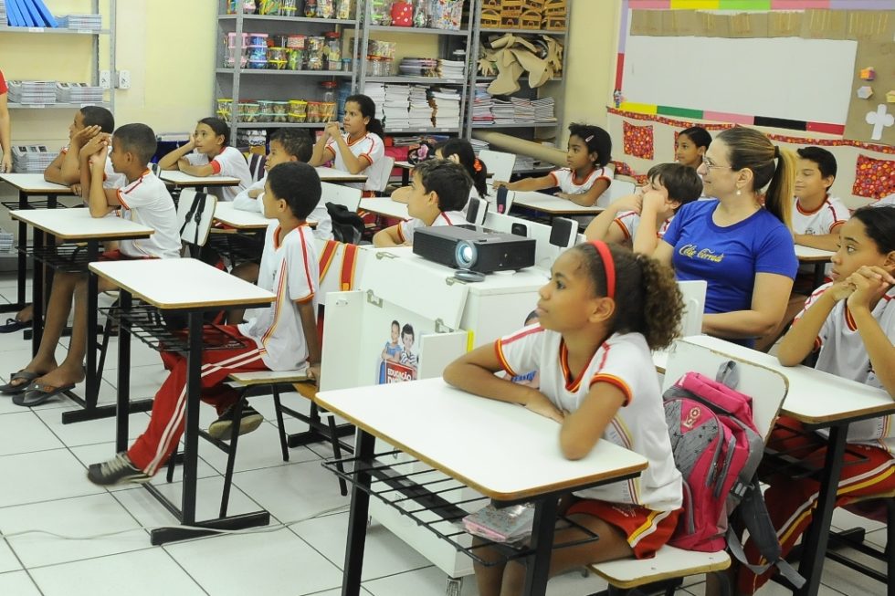 Mais de 18 mil alunos voltam às aulas na rede municipal