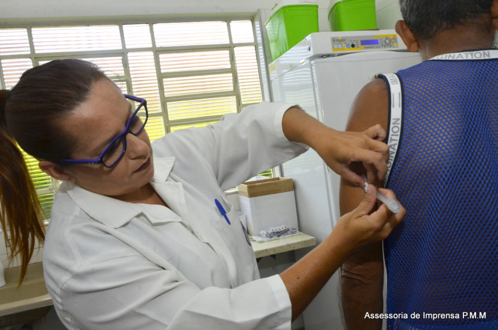 Saúde vacina 2.500 pessoas contra Febre Amarela