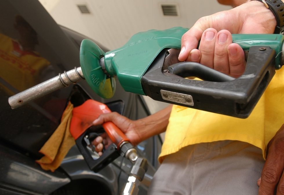 Guerra de preços derruba valor do combustível