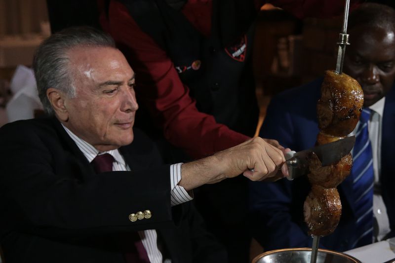 Temer janta em rodízio de carne bovina importada