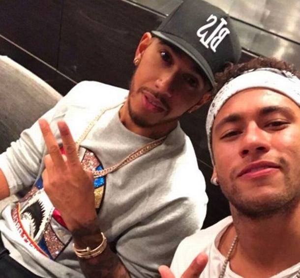 Neymar organiza festa com celebridades em Barcelona
