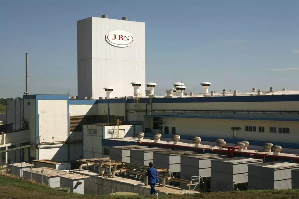 JBS suspende produção de carne bovina em Lins