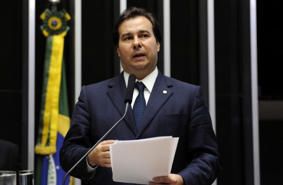 Rodrigo Maia defende voto em lista fechada