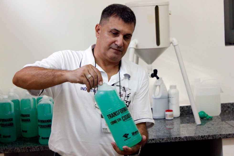 Unimar transforma bebidas em produtos de limpeza