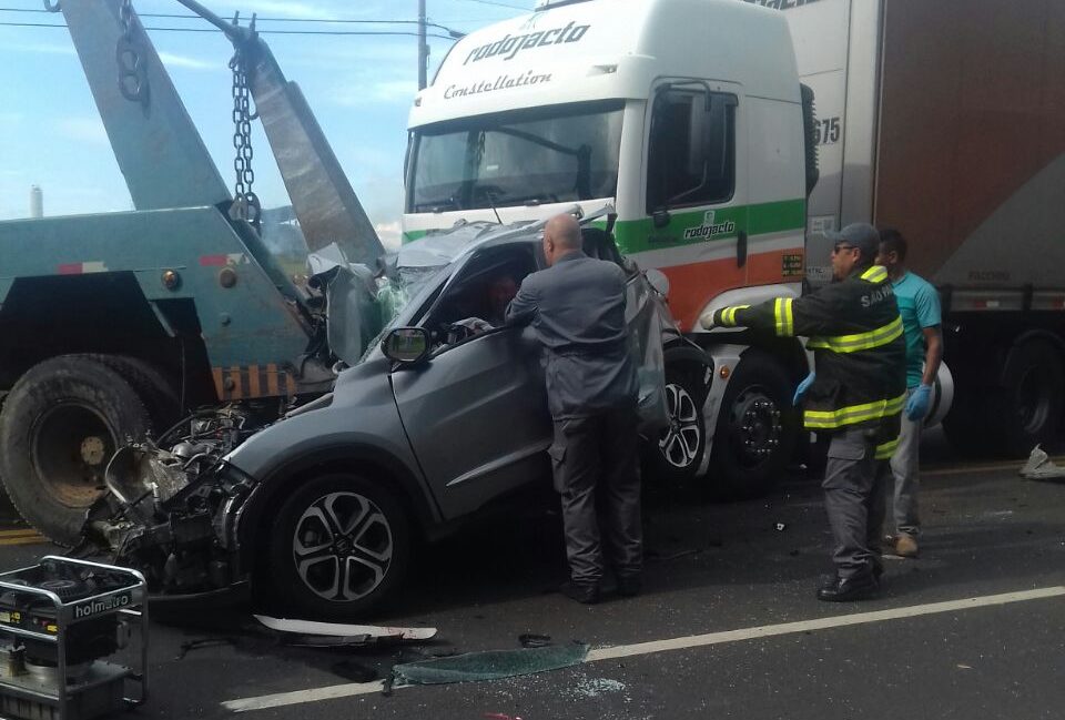 Grave acidente envolve vários veículos na SP-294