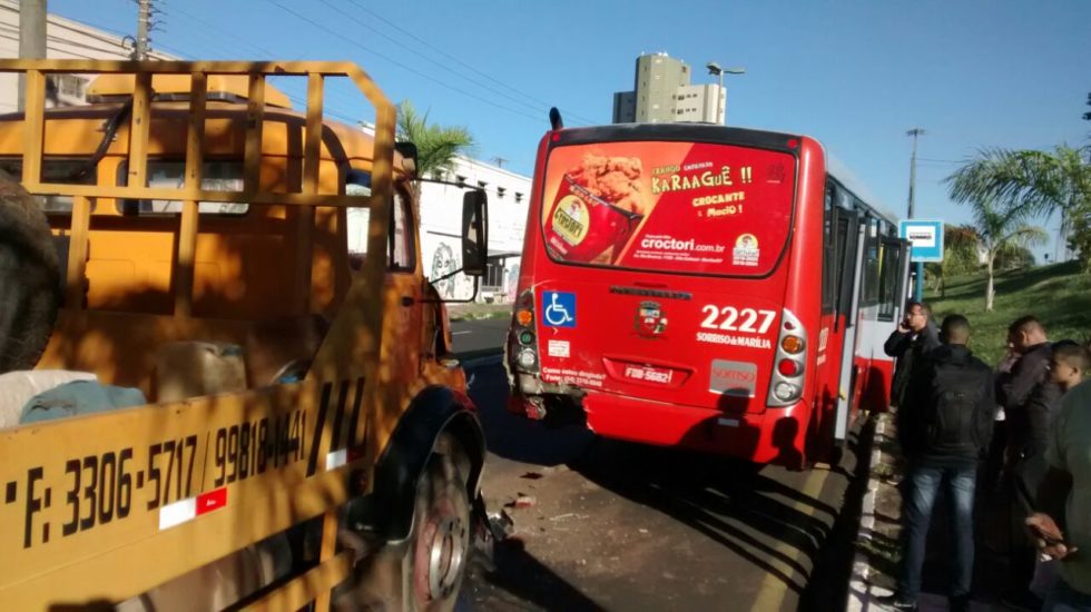 Acidente deixa quatro feridos na Avenida Tiradentes