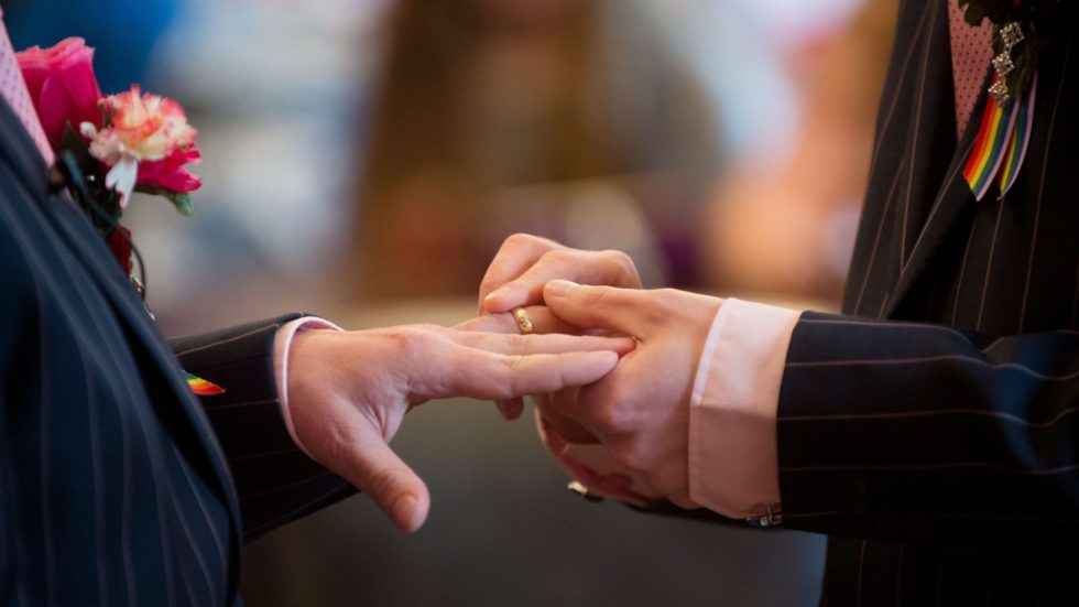 CCJ do Senado libera casamento gay