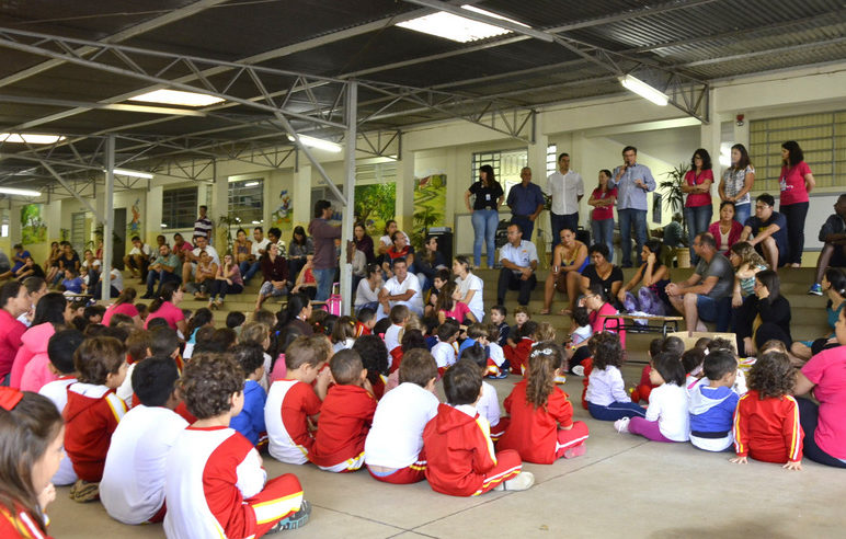 Educação enfrenta polêmicas e cumpre promessa