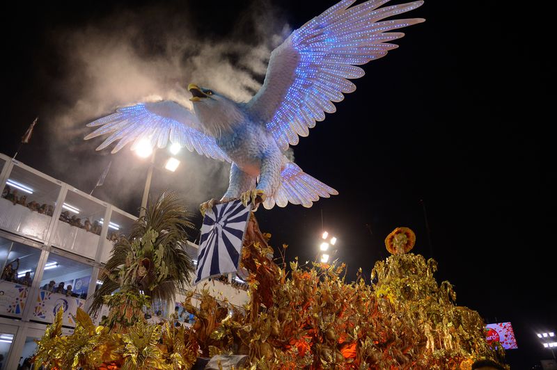 Mudança nas campeãs do carnaval do Rio agitam web