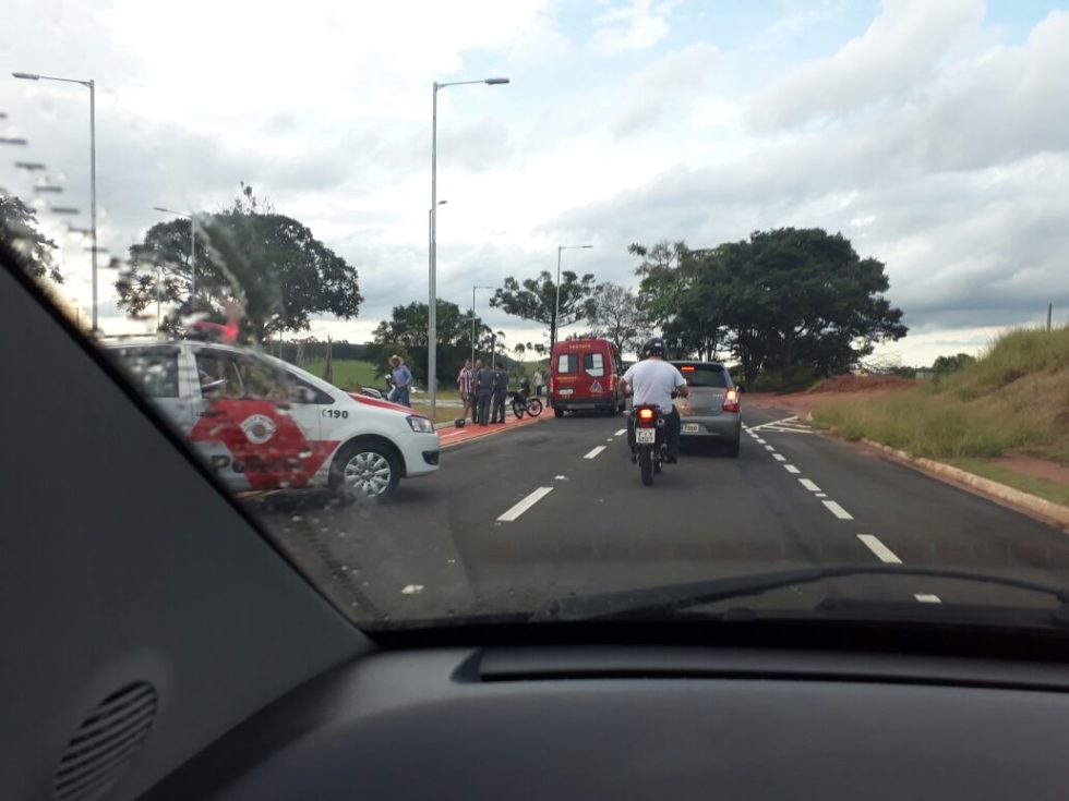 Moto atropela bezerro na avenida Cascata