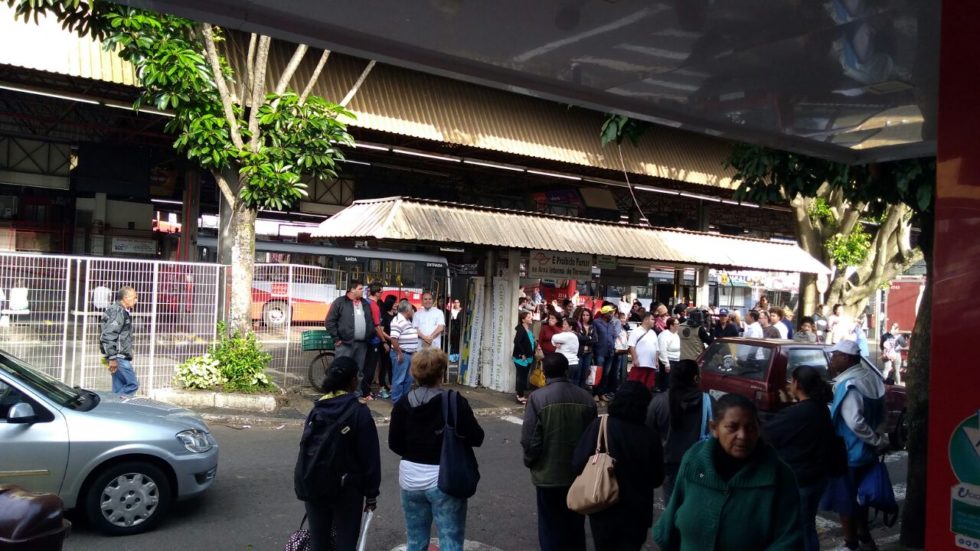 Motoristas paralisam transporte público em Marília