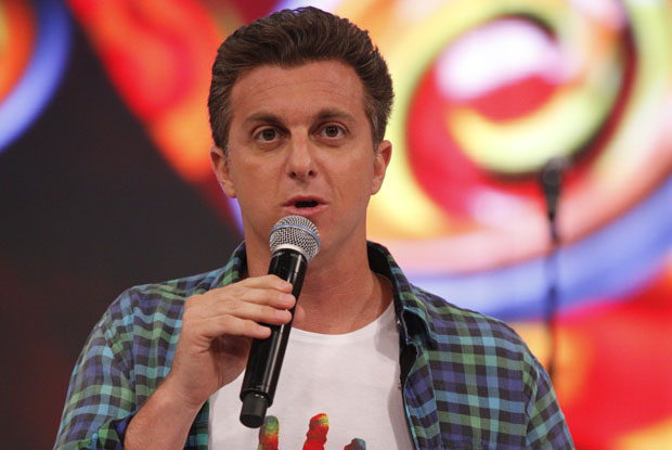 Luciano Huck estreia sua versão do ‘Show do Milhão’