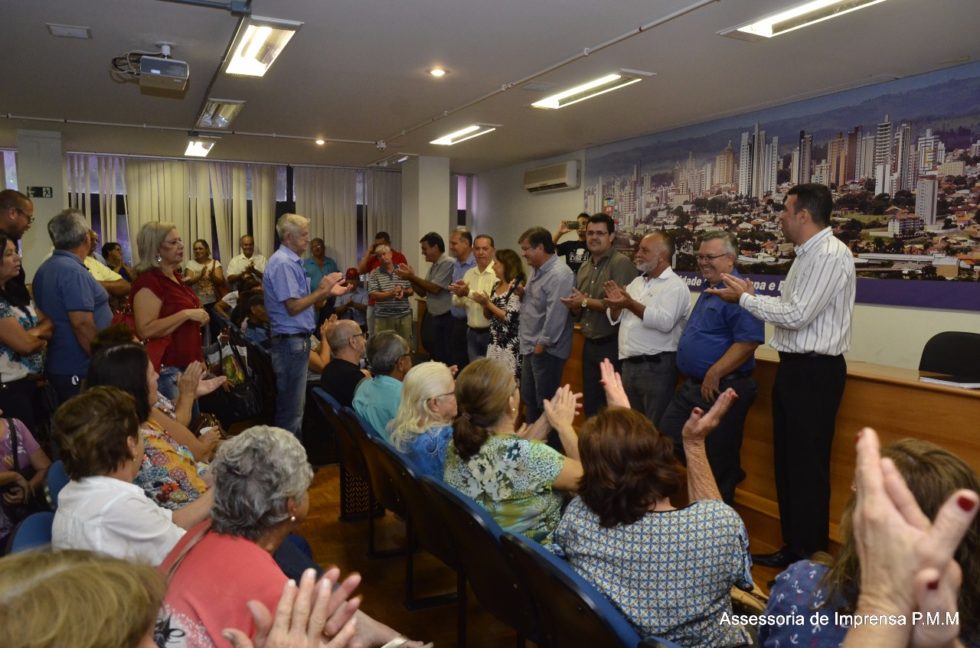 Servidores inativos ganham abono da Prefeitura