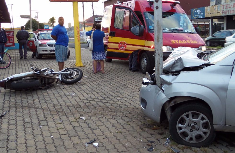 Acidente chama atenção na avenida João Ramalho