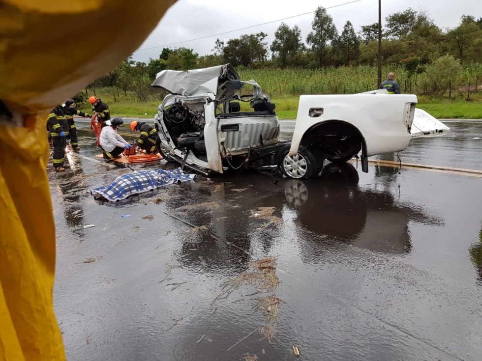 Acidente mata duas pessoas na SP-294