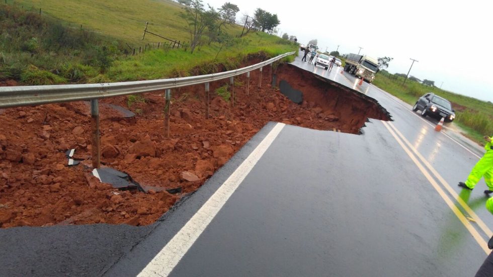 Rodovias da região seguem interditadas