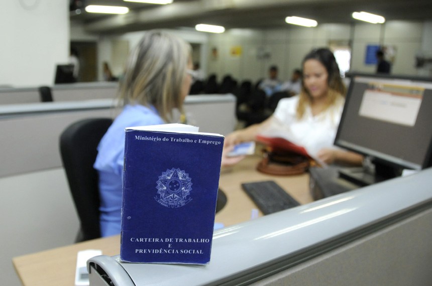 Caixa antecipa saque do FGTS para alguns meses