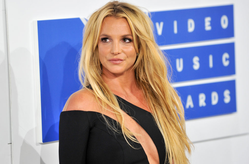 Britney rebate acusação de usar playback em shows