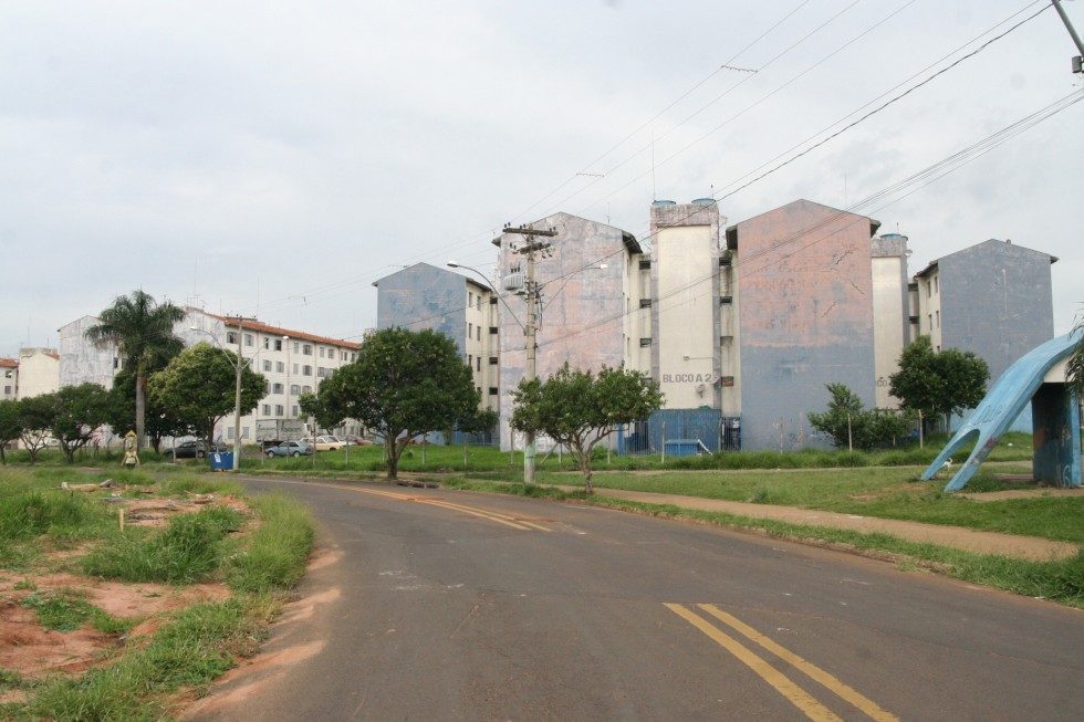 Homem coloca fogo no próprio apartamento e foge