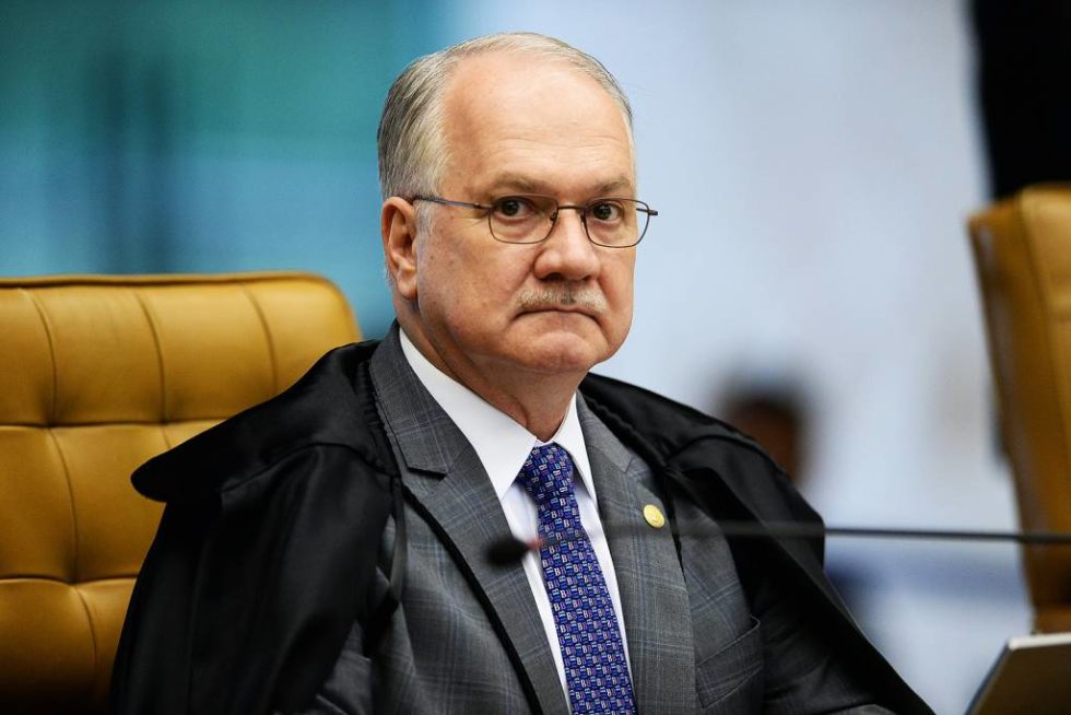 Fachin dá até sexta para presidente responder à PF