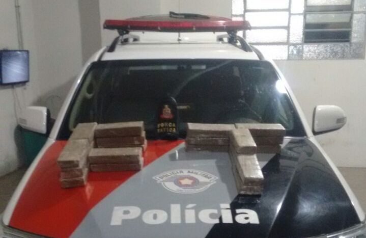 Mulher é presa com 18kg de maconha em ônibus