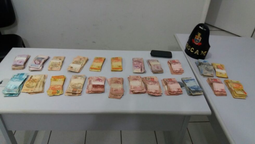 Rocam apreende R$ 12 mil do tráfico de drogas