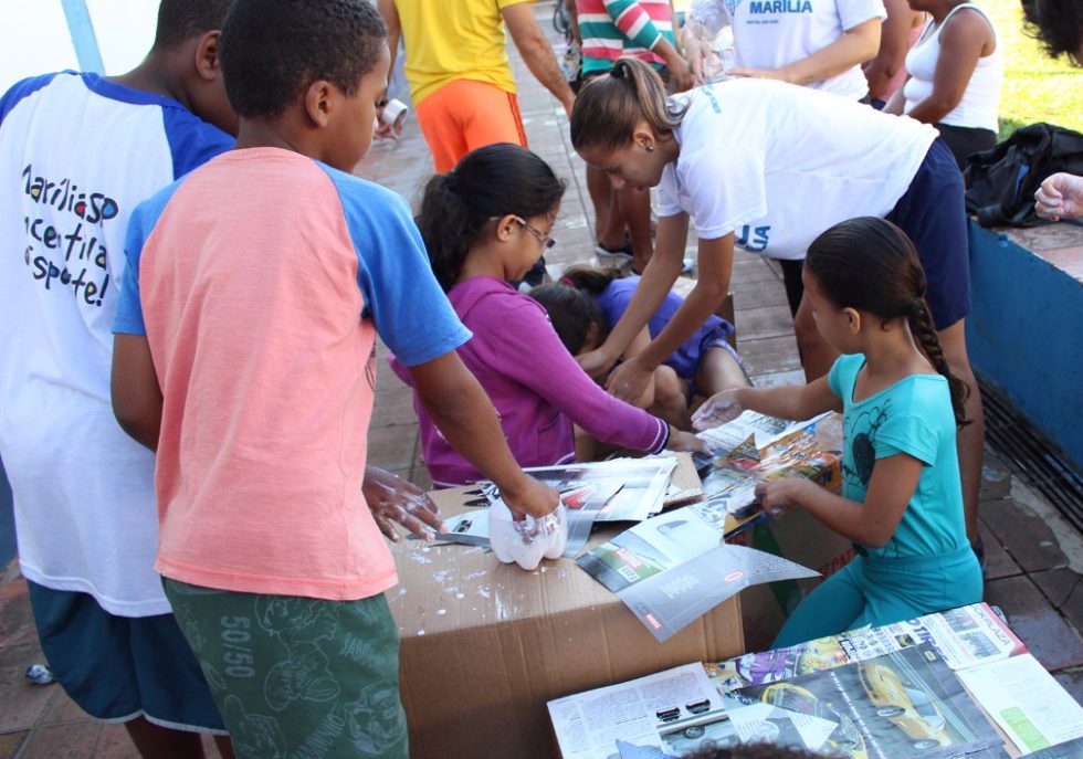 Projeto promove recriação e construção de brinquedos