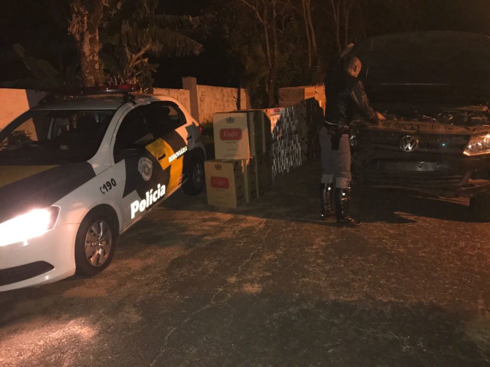 Polícia apreende cigarros em caminhonete roubada