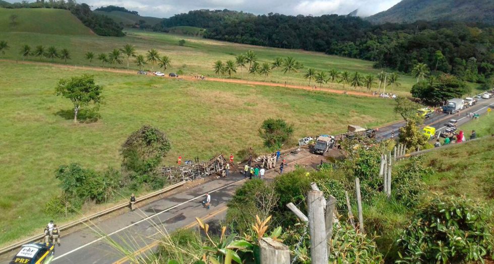 Já são 21 mortos em acidente na rodovia BR-101