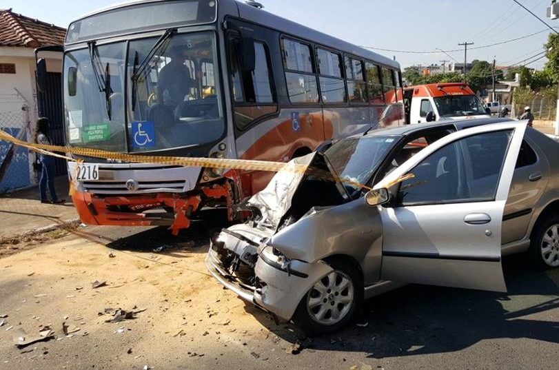 Jovem fica ferido em acidente na Av. Tomé de Souza