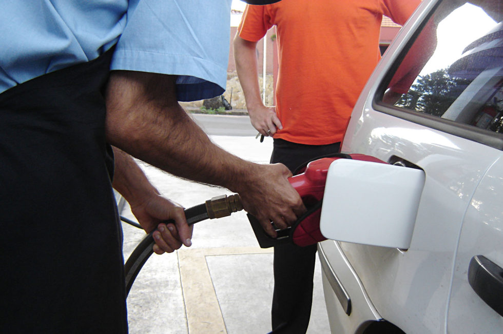 Preço da gasolina cai para menos de R$ 3 em Marília