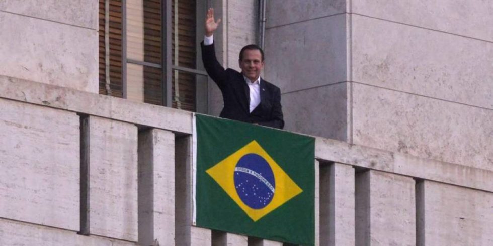 Doria abre bandeira do Brasil em apoio a Moro