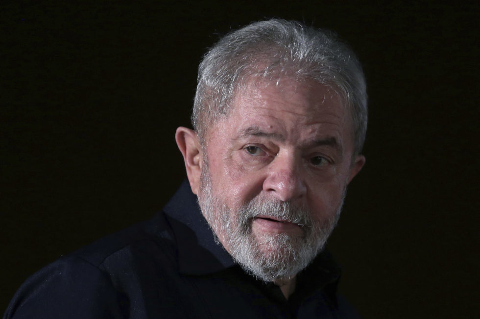 Lula é condenado a 9 anos e meio de prisão