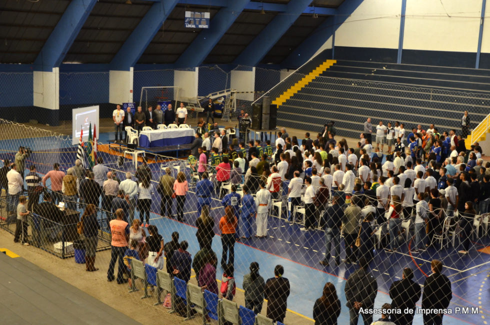 Atletas de Marília são homenageados por título