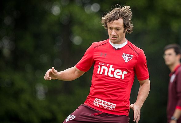 Diego Lugano volta a treinar com titulares no São Paulo