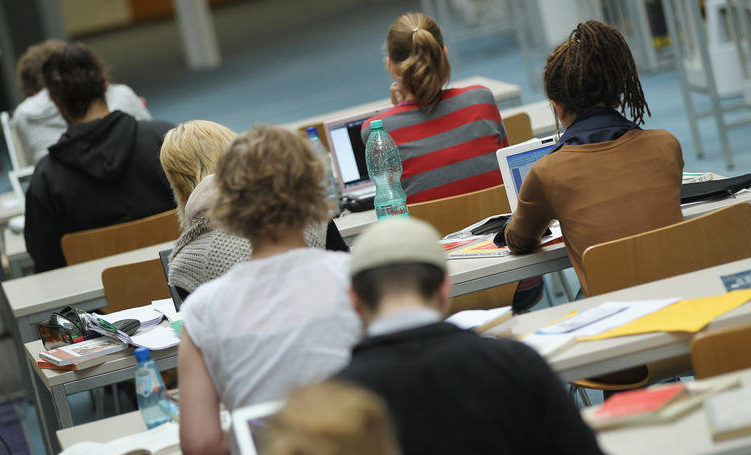 Cai número de alunos na rede particular de ensino superior