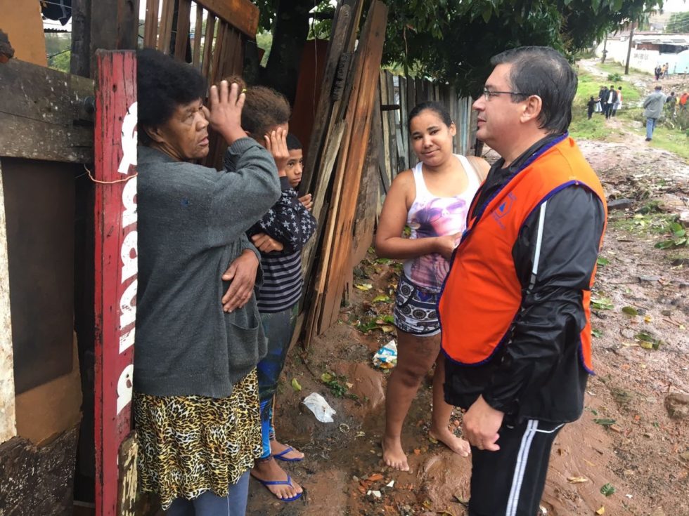 Marília inicia reconstrução de casas atingidas por vendaval