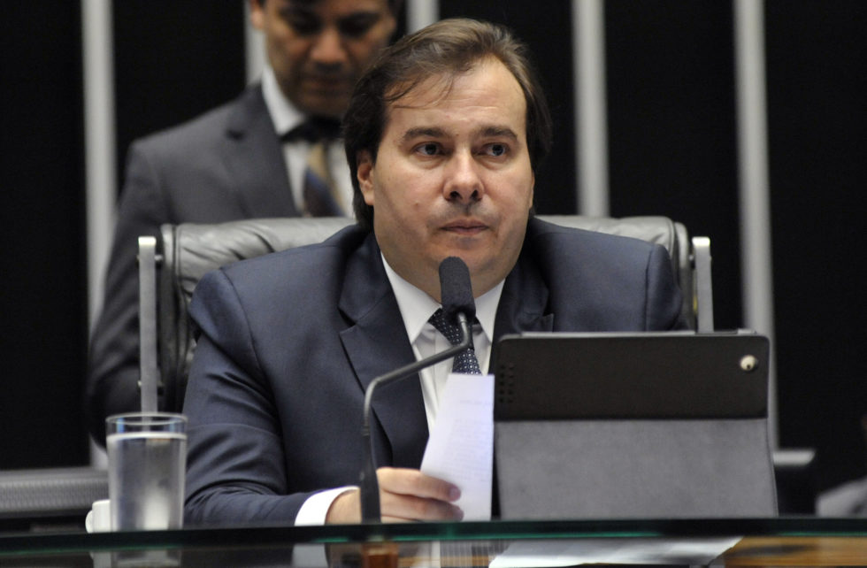 ‘Sistema eleitoral brasileiro faliu’, diz Maia em evento