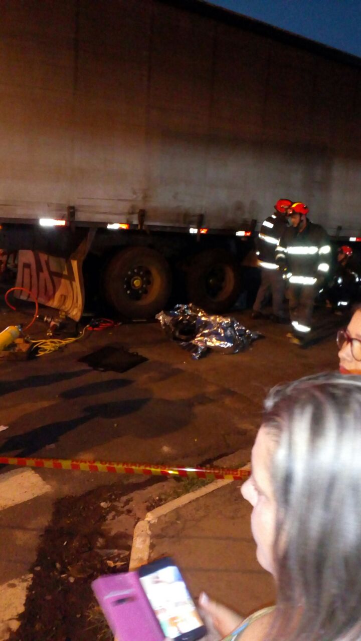 Jovem morre em acidente na Avenida República