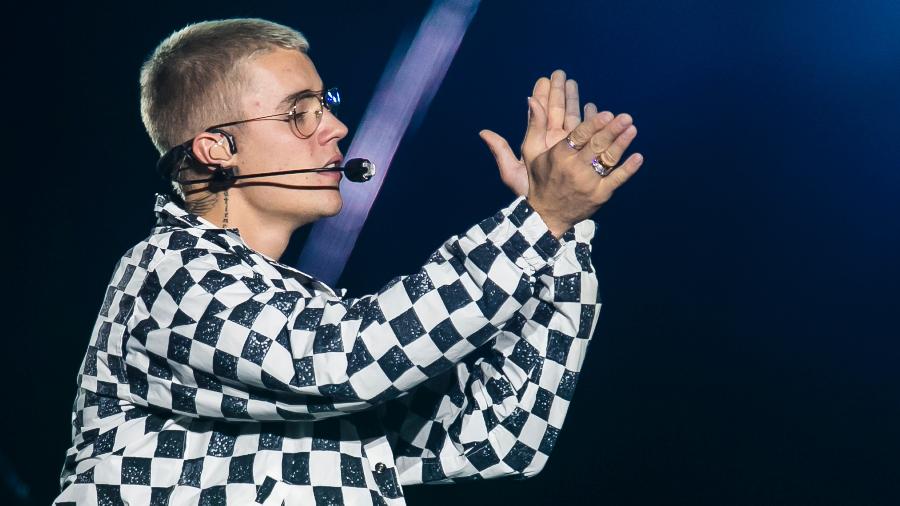 Justin Bieber se emociona após cancelamento de turnê