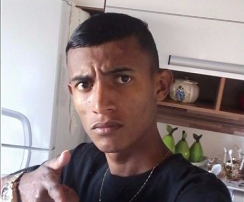 Acusado de homicídio se entrega na Polícia Civil