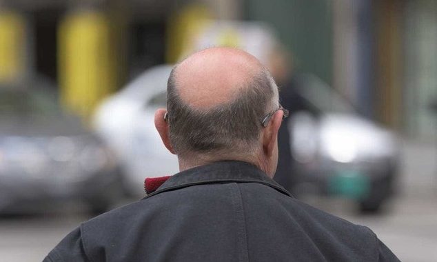 Idoso leva dinheiro para falso religioso benzer e perde tudo