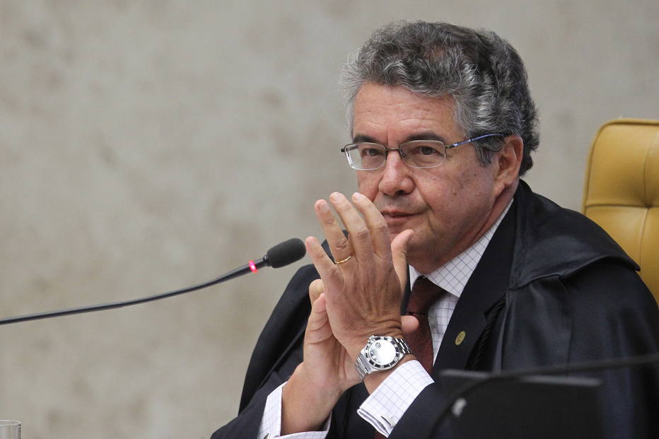 Marco Aurélio admite revisão de afastamento de Aécio